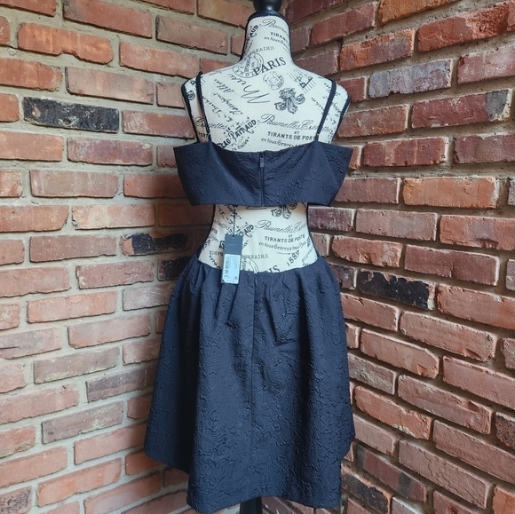 GIANNI Bini NWT Cassie Textured Square Neck Sleeveless Cut Out Dress Size 12 - Picture 5 of 11